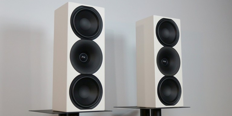 Large bookshelf sale speakers