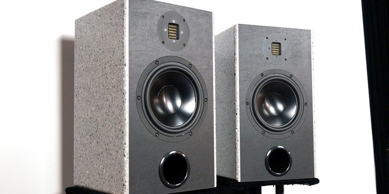 Powered monitor speakers store review