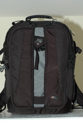 Lowepro Vertex 200 AW Backpack Review | Audioholics