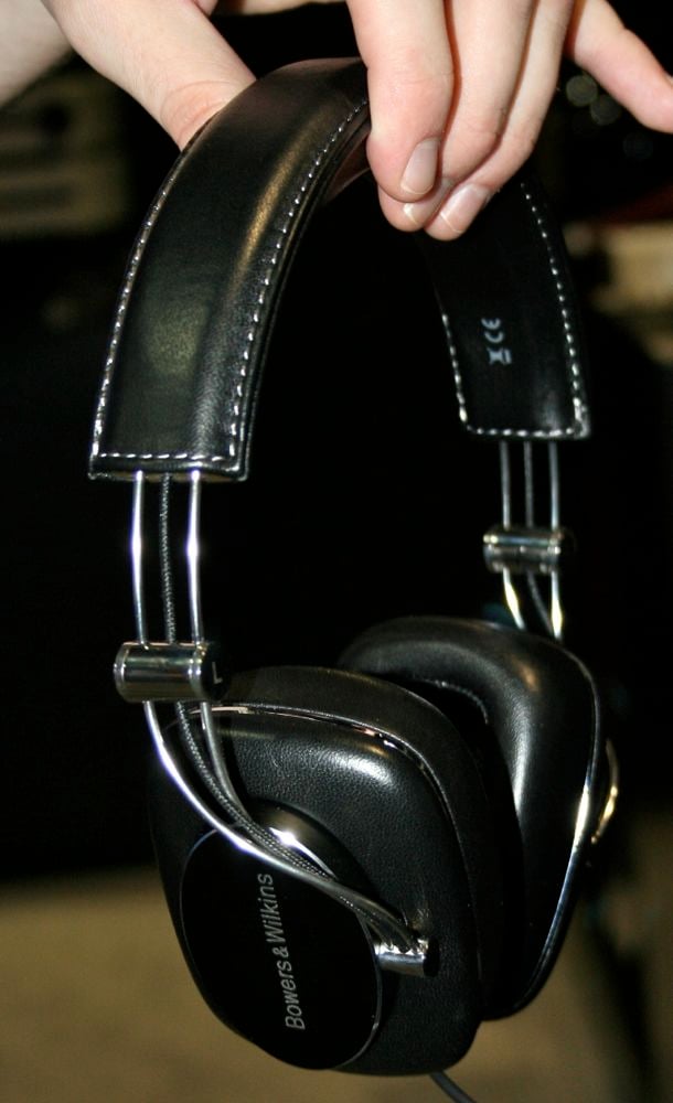 Bowers & Wilkins P7 Headphones Preview | Audioholics