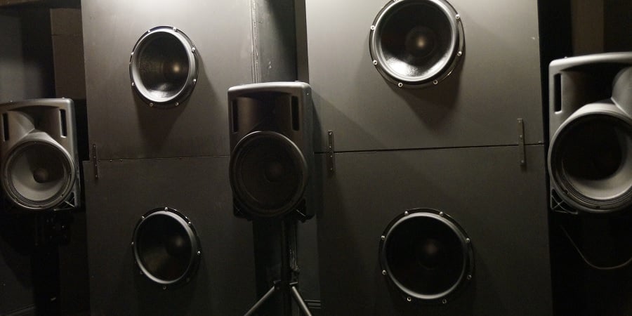 Home theater subwoofer store pulsing