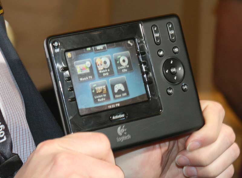 Logitech Harmony 1100 RF Touchscreen Remote |